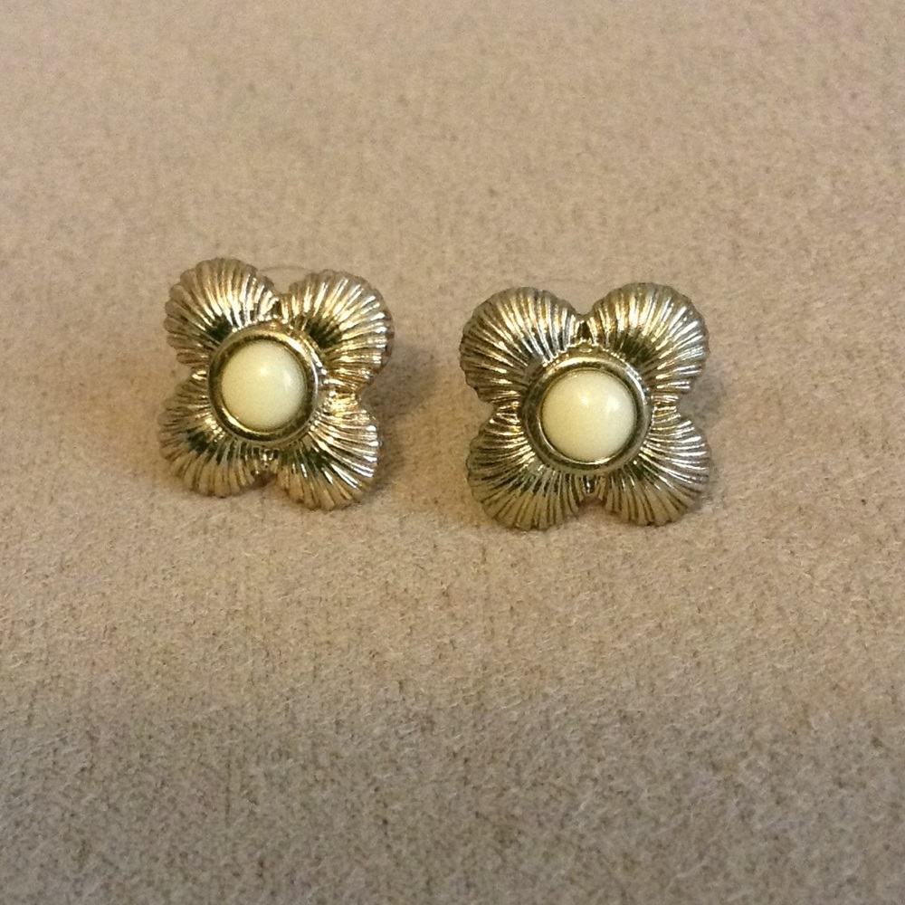 Banana Republic stud earrings silver white floral